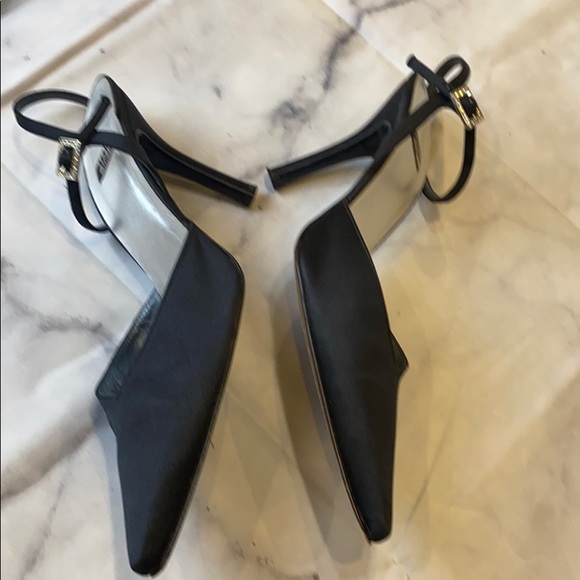 Stuart Weizmann Elegant Evening Satin Pointed Toe Embellished Heels - Picture 7 of 11